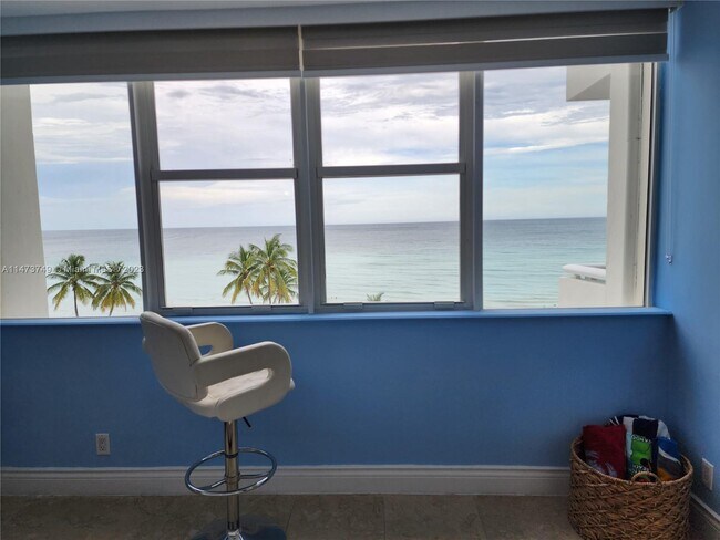Building Photo - 3140 S Ocean Dr