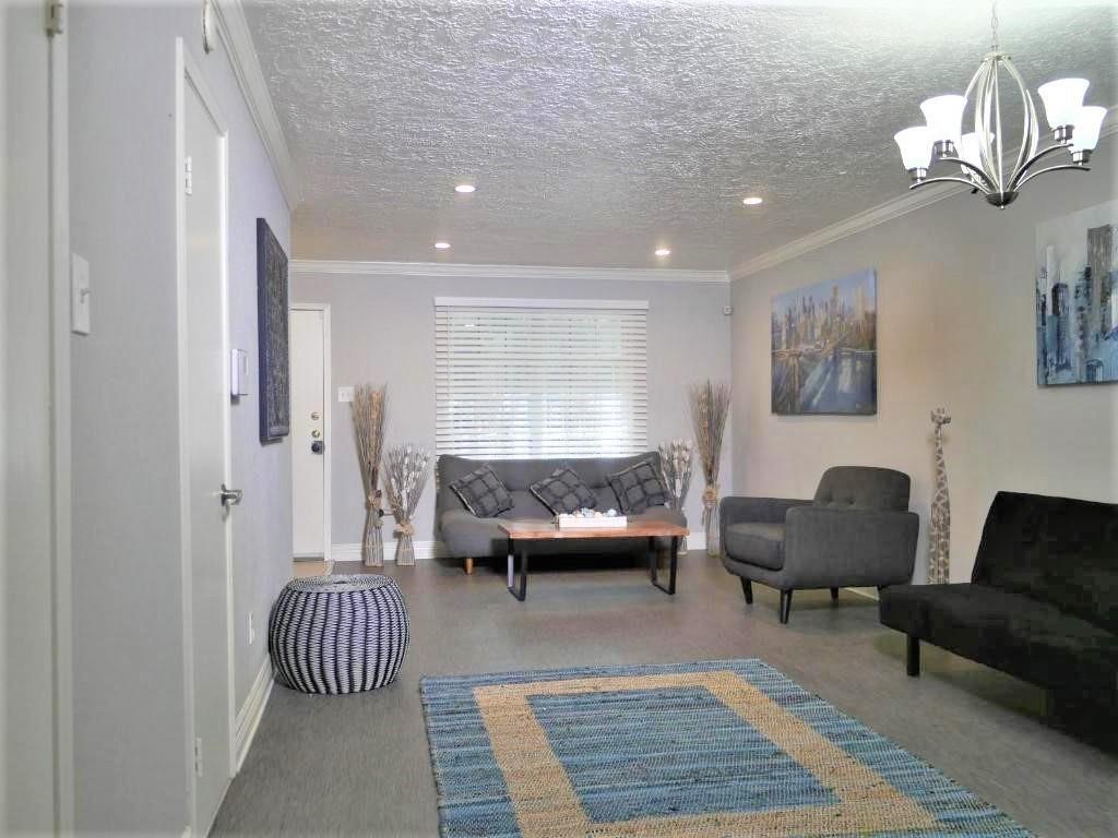 Primary Photo - 6402 Del Monte Dr
