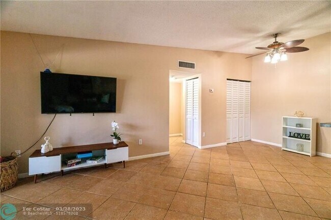 Foto del edificio - 809 NE 199th St