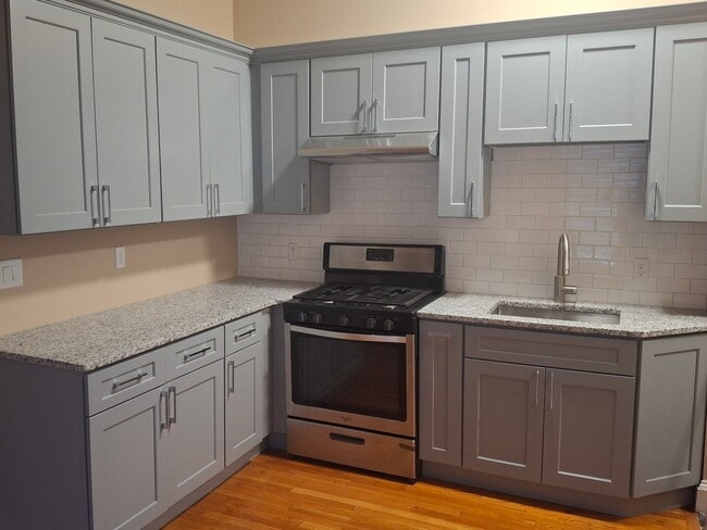 Building Photo - 95 Dale St