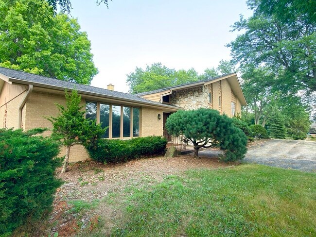 Foto del edificio - 7826 Dunham Rd
