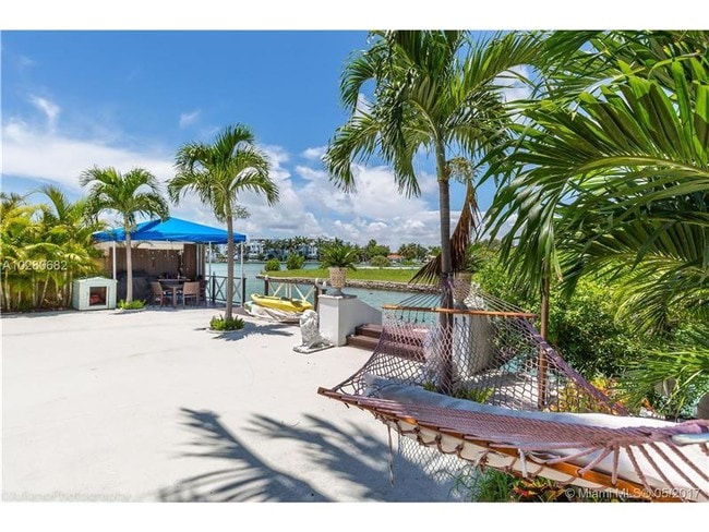 Foto del edificio - 7620 Bayside Ln