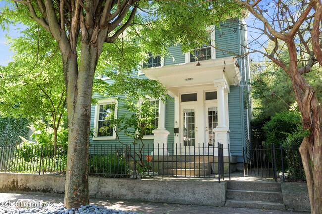 Foto del edificio - 828 E Washington St