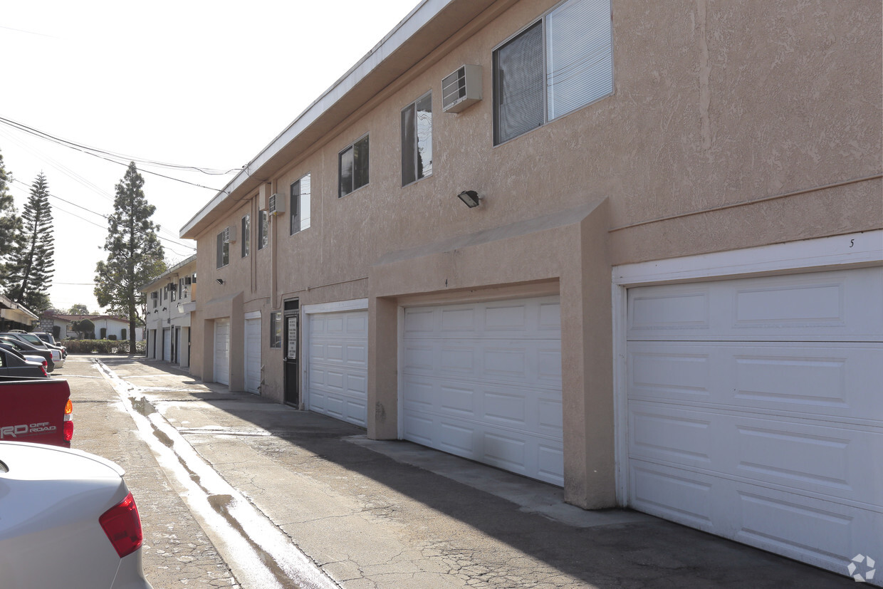 Building Photo - The Beachcomber Apartments