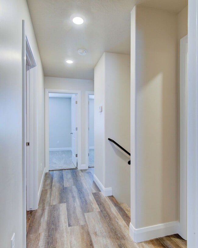 Building Photo - Brand New Spacious Townhome