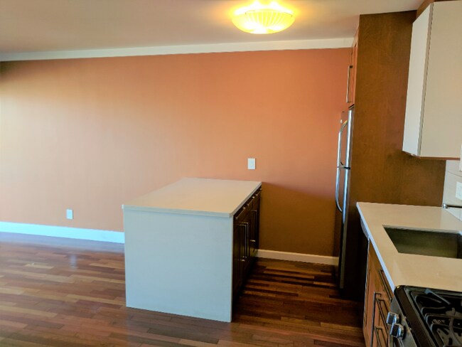 Building Photo - 910 Presidio Ave