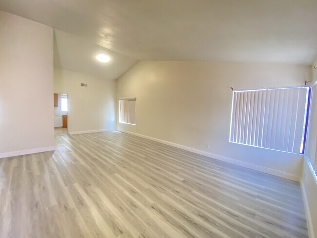 Building Photo - 4424 Tennyson Dr