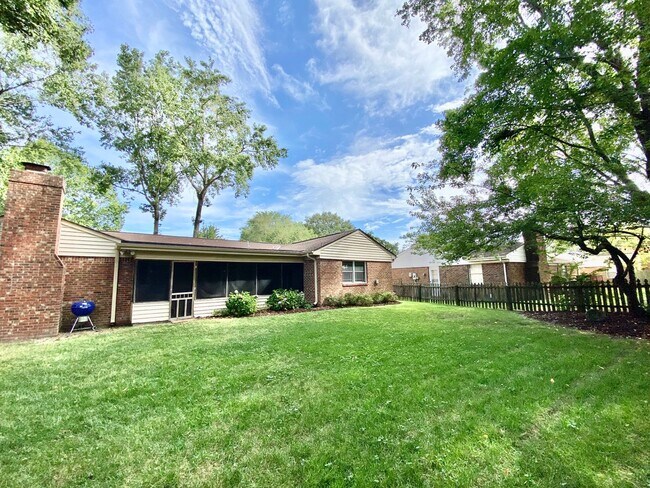 Foto del edificio - Charming Ranch-Style Home With Garage Avai...
