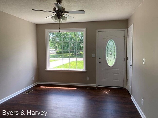 Building Photo - 3 br, 1.5 bath House - 2728 Ann Drive