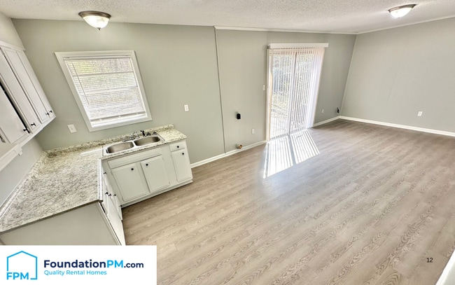 Building Photo - 590 Northaven Dr