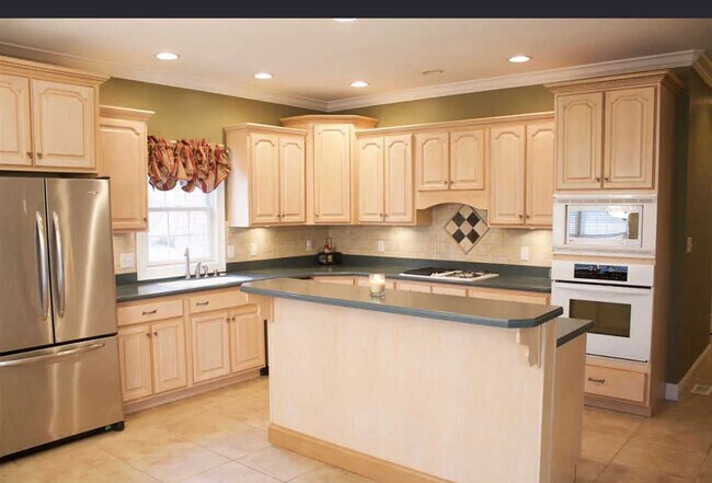 Building Photo - 1206 Longmeadow Way