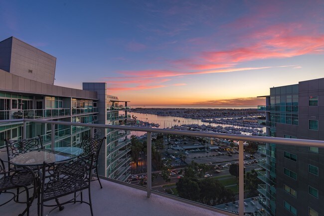 13600 Marina Pointe Dr Unit 1915, Marina del Rey, CA 90292