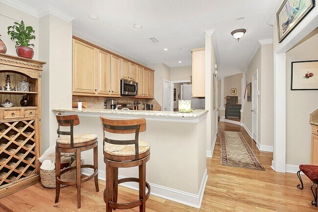 Building Photo - Hillside East All Brick Townhome