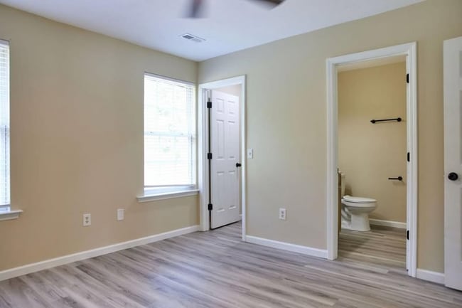 Building Photo - 111 Lora Ln