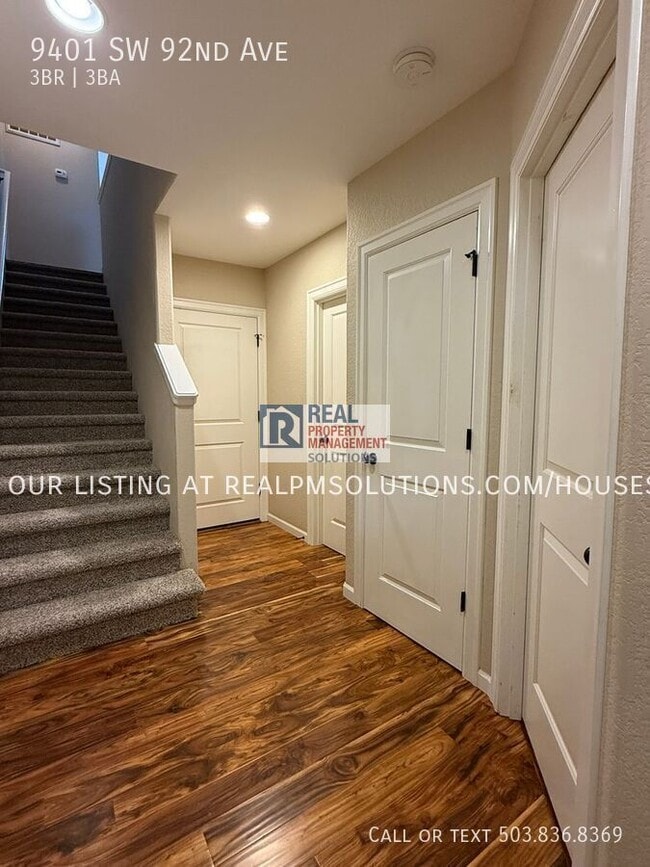 Building Photo - 9401 SW 92nd Ave