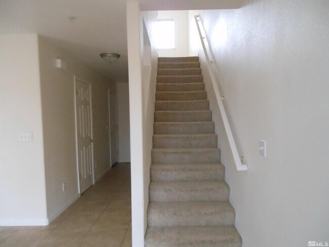 Foto del edificio - 693 Desert Springs Ct