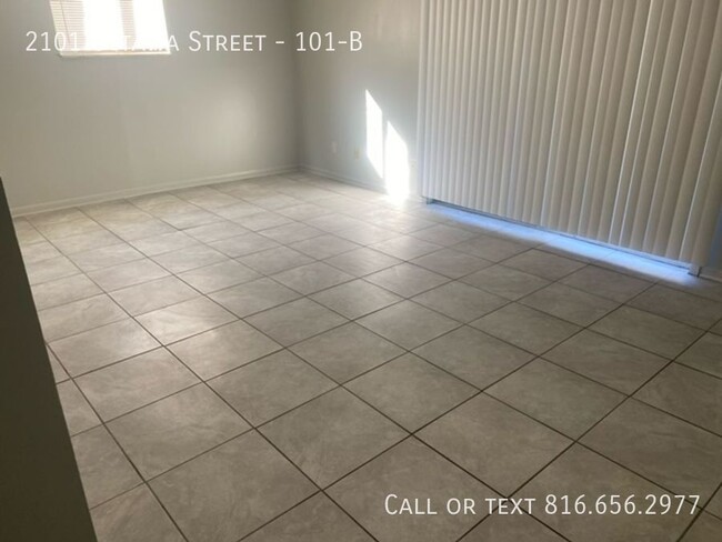 Building Photo - 2 Bed 1 Bath - 970 Square Feet - SECOND MO...