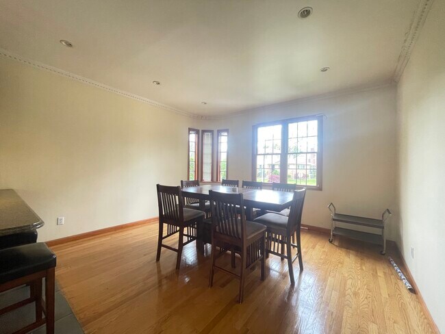 Building Photo - 215-4 86th Ave