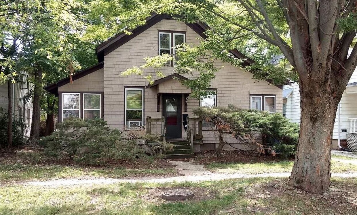 Foto principal - 703 W High St