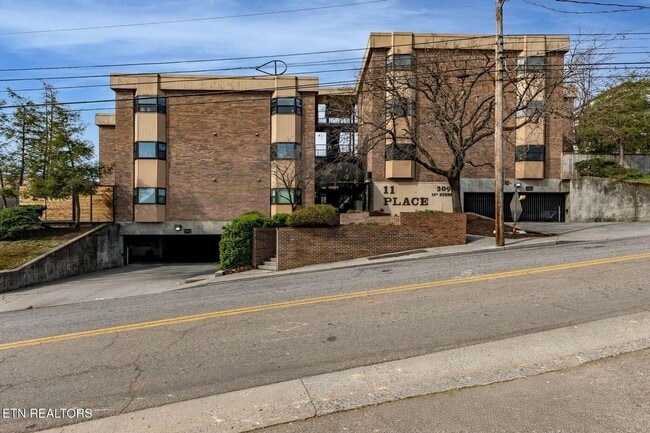 Spacious Renovated 3-Bedroom Condo Near UT... - Spacious Renovated 3-Bedroom Condo Near UT...