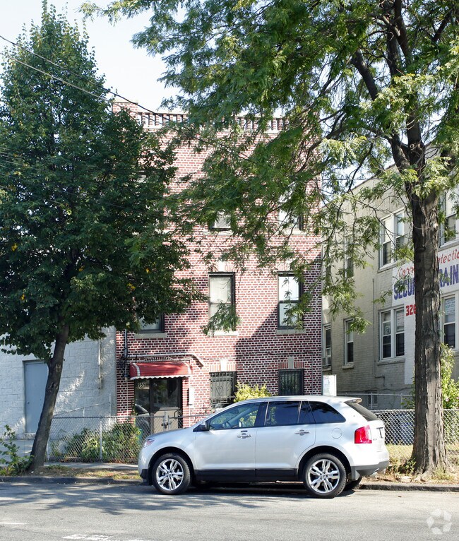 Building Photo - 955 E 233rd St