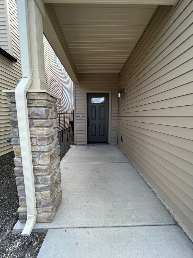 Foto del edificio - Beautiful 4 bed 2.5 bath Blackrock home in the Verado Subd just off N Locust Grove and Ustick Rd