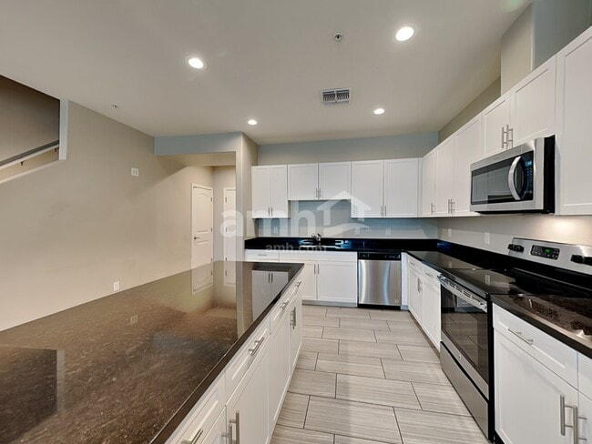 Building Photo - 20772 W Thomas Rd