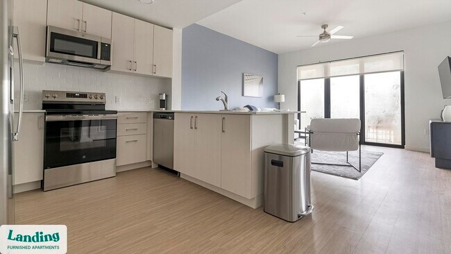 Foto del edificio - 7301 Lake Bank Lp