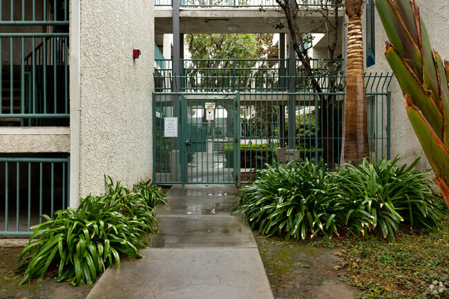 20134 Leadwell St - Westside Condominiums