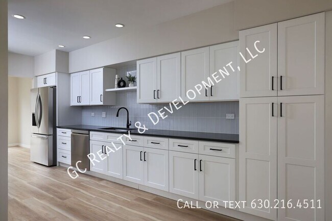 Foto del edificio - 1076 S Parkside Dr