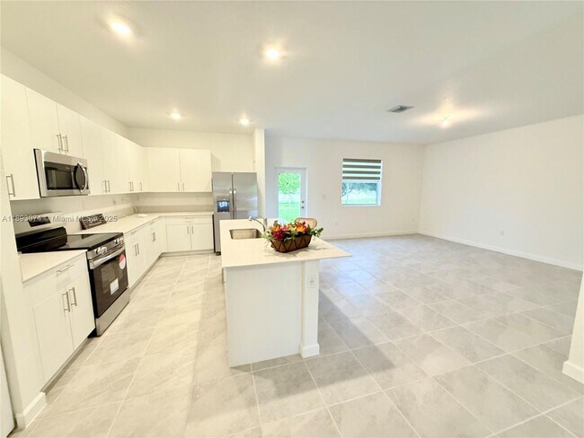 Foto del edificio - 2760 SE 23rd Ave