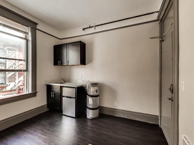 Building Photo - bedroom in San Francisco CA 94108