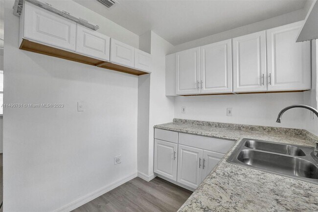Building Photo - 3056 NW 78th St