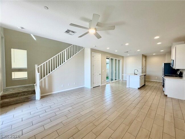 Foto del edificio - 666 Cottonwood Hl Pl