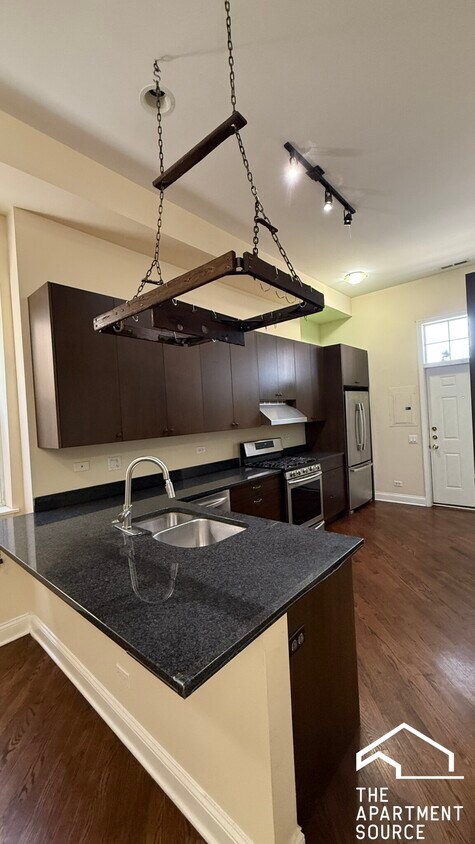 Foto principal - 1010 S Oakley Ave