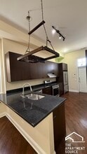 Building Photo - 1010 S Oakley Ave