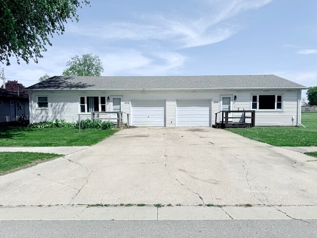 Building Photo - 206 E Elm St
