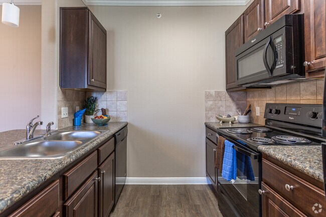 1HAB, 1BA - 792 Ft² - Summer House