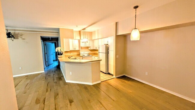 Foto del edificio - ANNUAL UNFURNISHED GROUND FLOOR CONDO 3 BE...