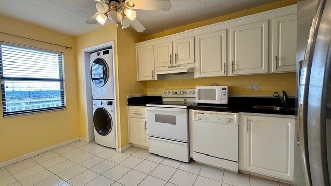 Foto del edificio - 3100 NE 48th St