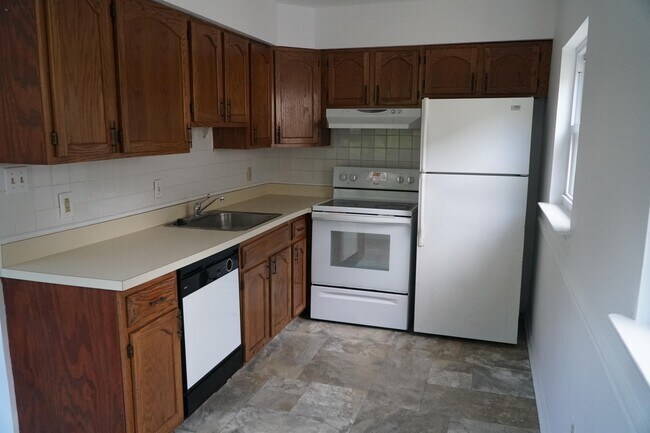 Building Photo - 241 Parker Ave