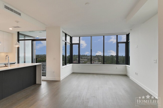 Building Photo - Beautiful 2 Bed + Flex Condo in White Rock!