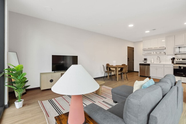 Foto del edificio - 423 E Michigan St