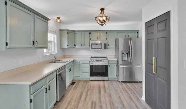 Building Photo - 2002 Ashburn Ct