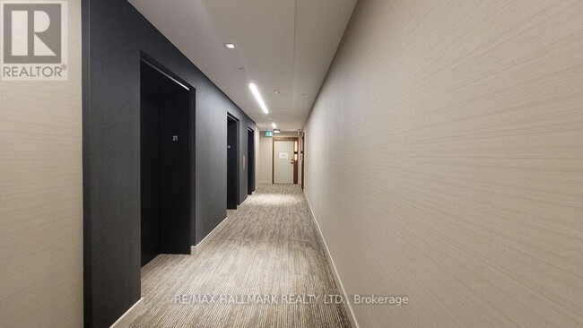 Photo du bâtiment - 327-2327 King St W