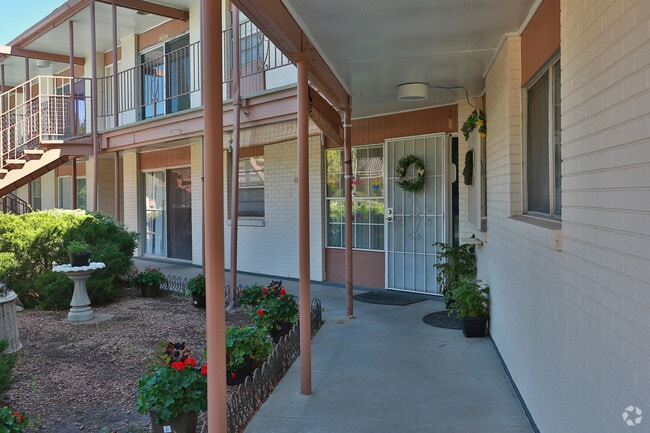 Building Photo - Hallmark Apartments