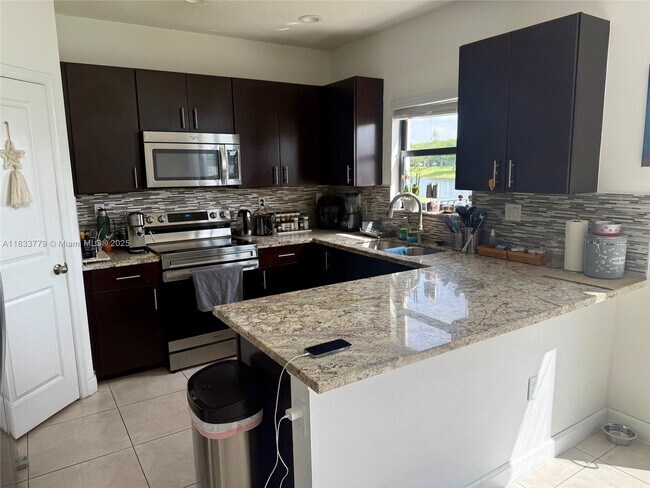 Foto del edificio - 445 NE 194th Terrace