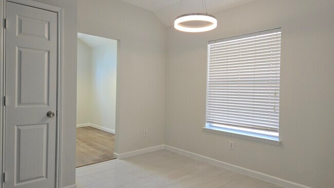 Foto del edificio - 9961 Queens Rd