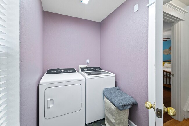 Foto del edificio - 9518 3rd Bay St