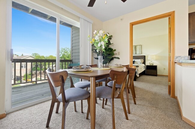 Saddlebrook Apartments Dining Room - Saddle Brook Apartments